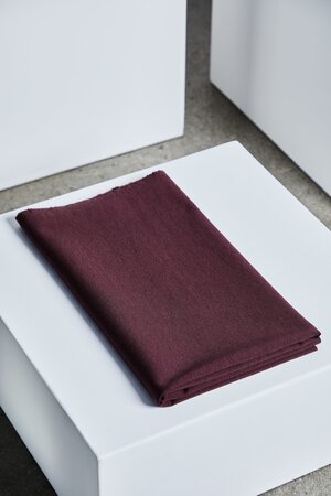 COUPON 60 CM meetMilk - TEXTURED PONTE KNIT - MAROON met LENZINGâ„¢ TENCELâ„¢ vezels