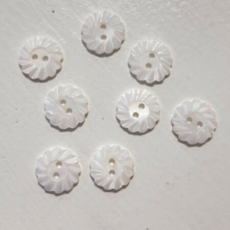 Parelmoer - Bloem knoopje 11mm knoop