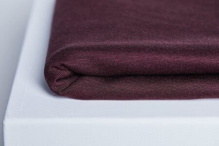 COUPON 130cm meetMilk - TEXTURED PONTE KNIT - MAROON met LENZINGâ„¢ TENCELâ„¢ vezels