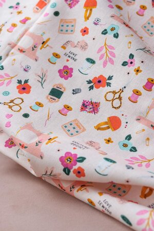 Lise Tailor - Love Sewing CANVAS
