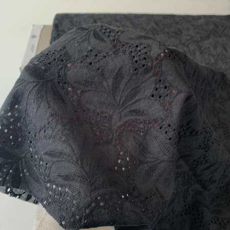 TopTex Zwarte broderie