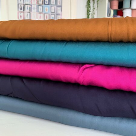 COUPON 50 CM A La Ville - Magenta VISCOSE SATIJN