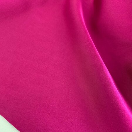COUPON 50 CM A La Ville - Magenta VISCOSE SATIJN