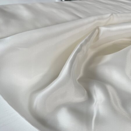 COUPON 100 CM CUPRO voeringstof Off white
