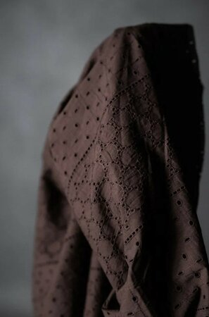 Merchant & Mills - Burrow Eyelet Indian Cotton